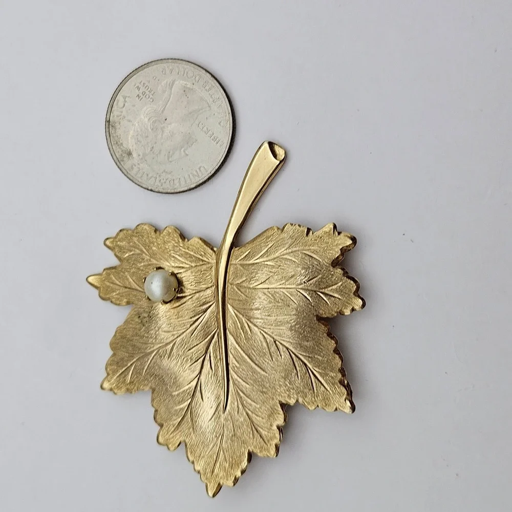 Sarah Coventry Vintage Gold Tone Maple Leaf Brooch with Faux Pearl Accent Pin